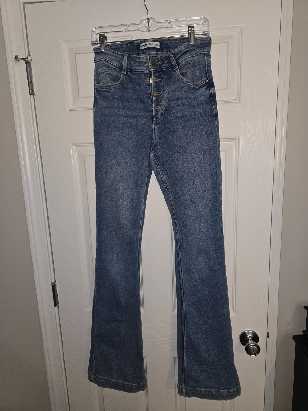 Zara High-Rise Flared Jeans in Medium Blue Size 6